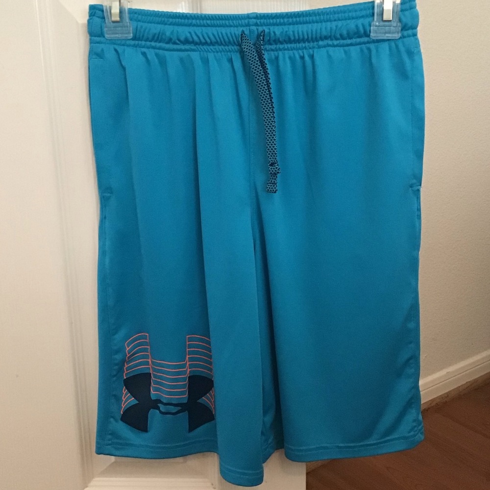 Under Armour youth Heatgear shorts Sz L